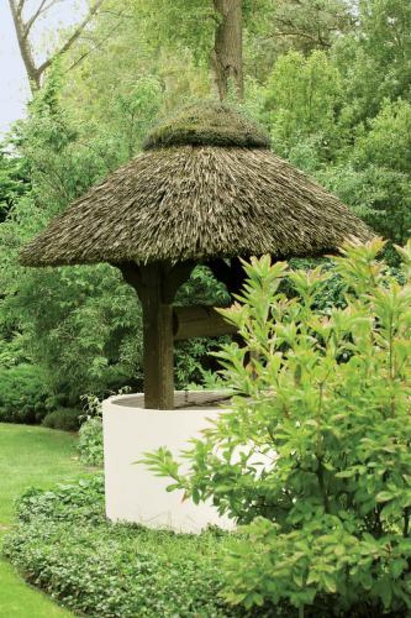 Studnia w ogrodzie. Wrzosowisko na tarasach