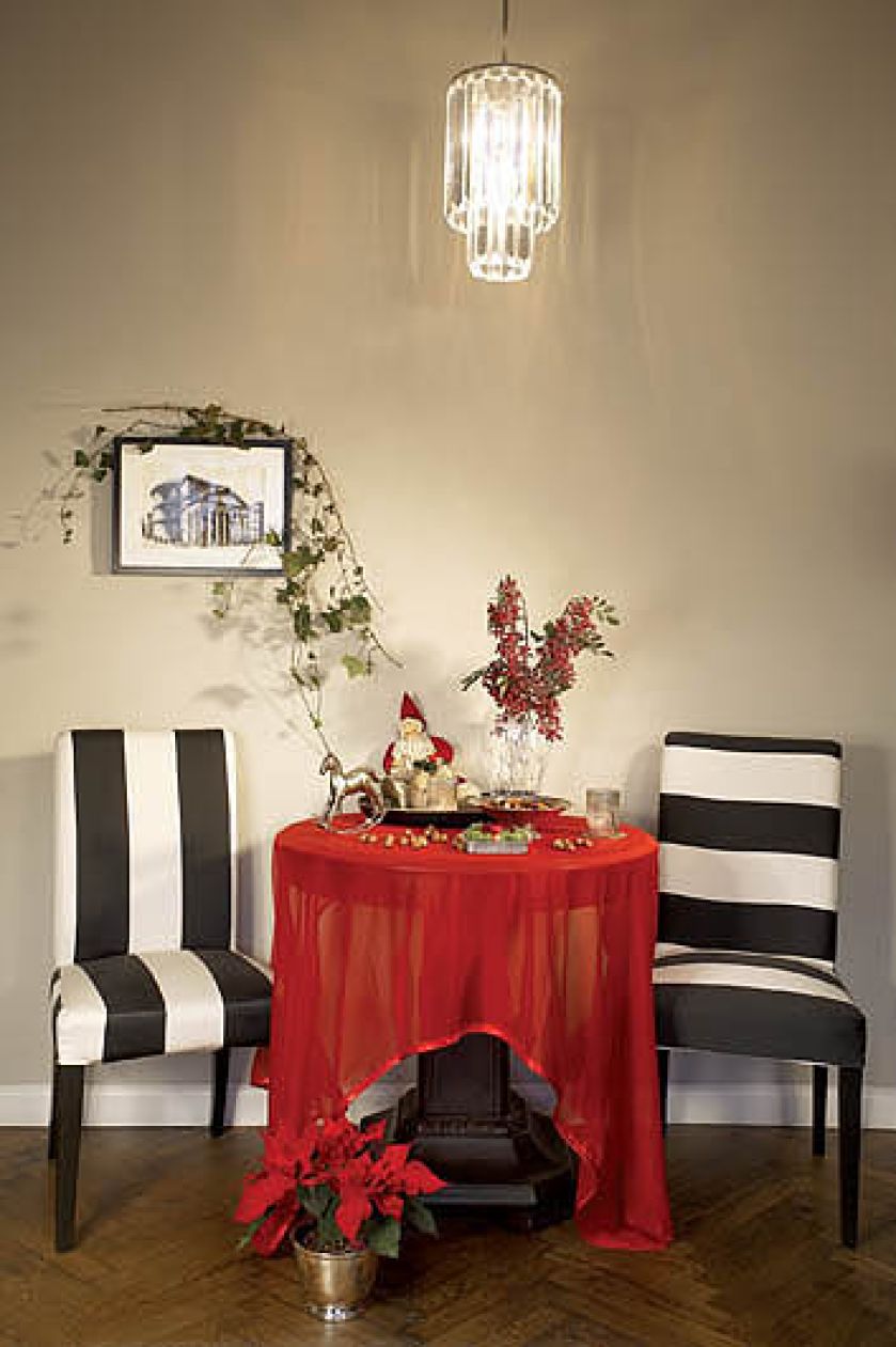 Świąteczna dekoracja stołu. Choinka sentymentalna