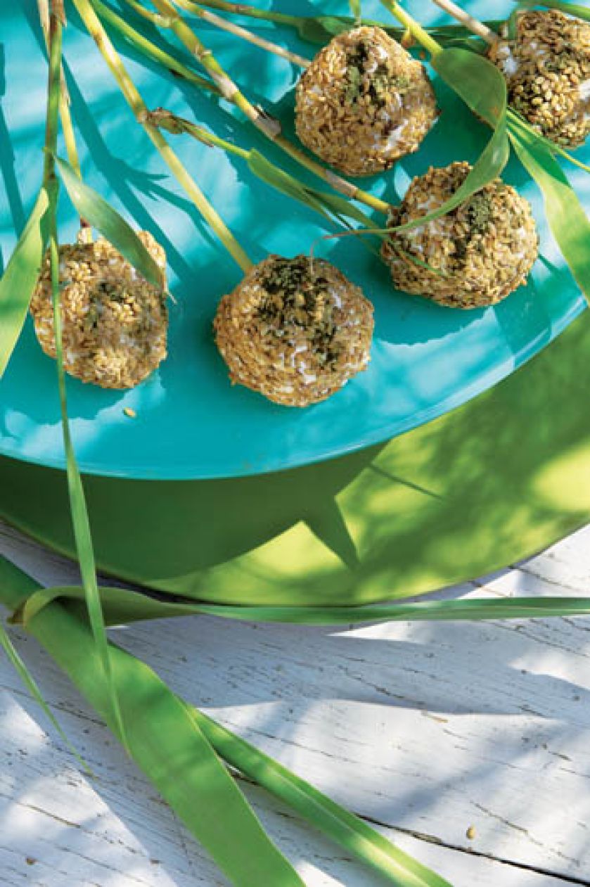 Tak podane krokieciki z dorsza przypominają kwiaty czosnku.