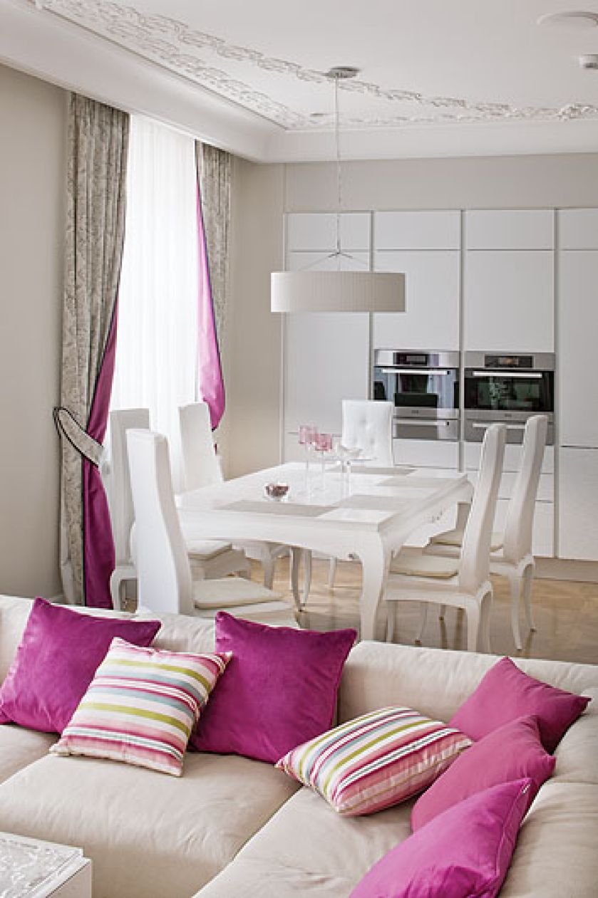 Białe mieszkanie w kamienicy