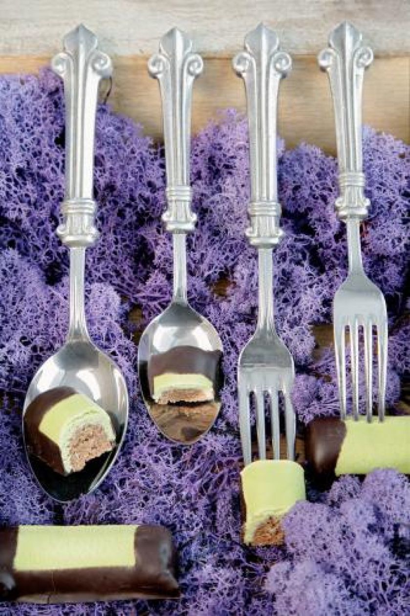 Trzonki wykonano z cyny. Za komplet sztućców dla jednej osoby zapłacimy 395 zł. FRYDERYK