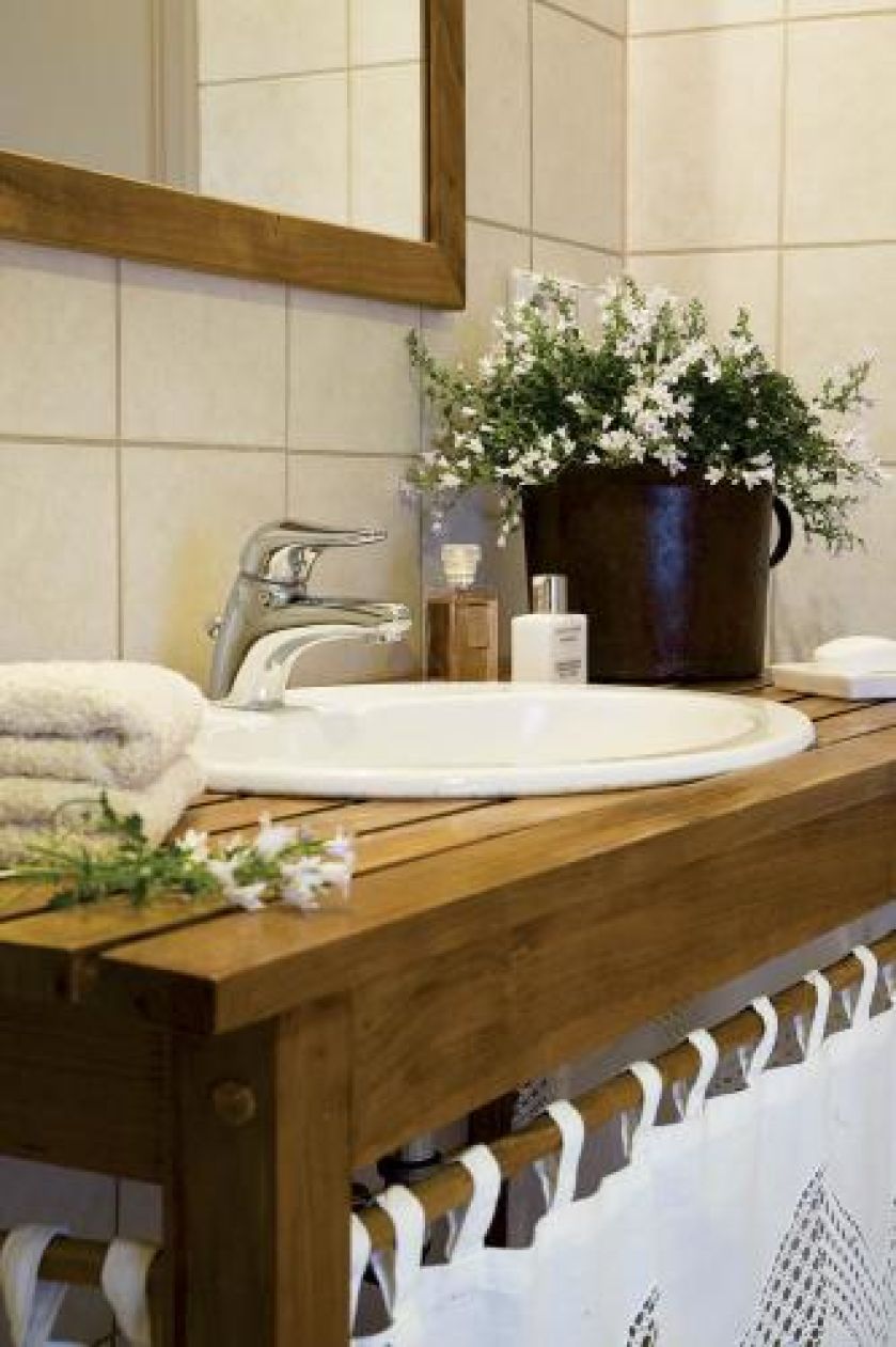 W łazience świeże kwiaty. U właścicieli Belbazaar