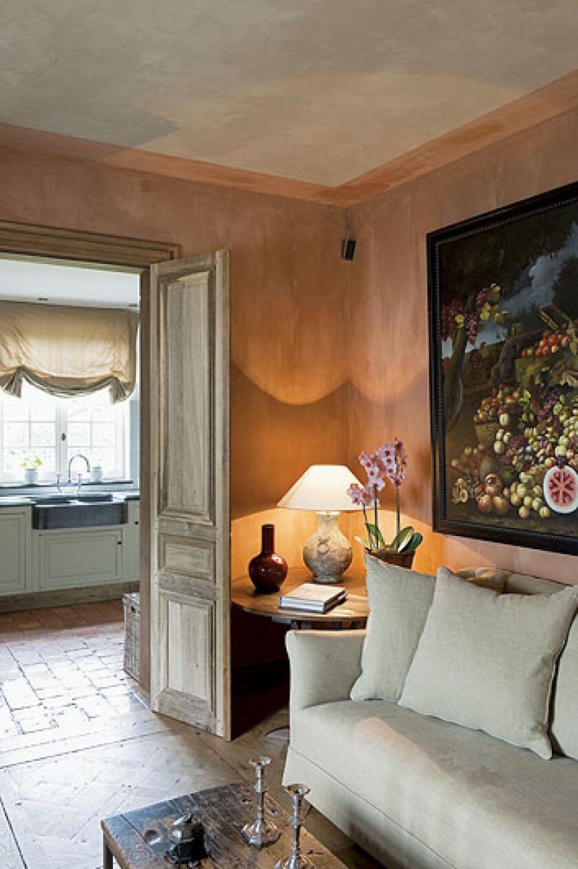 Widok na kuchnię. Francuski styl na belgijskiej wsi