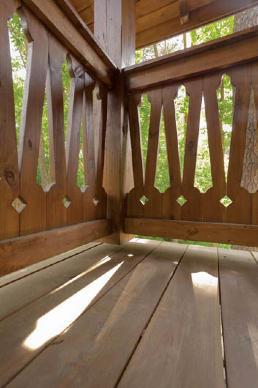 Właścicieli zachwyciły drewniane ażurowe zdobienia.