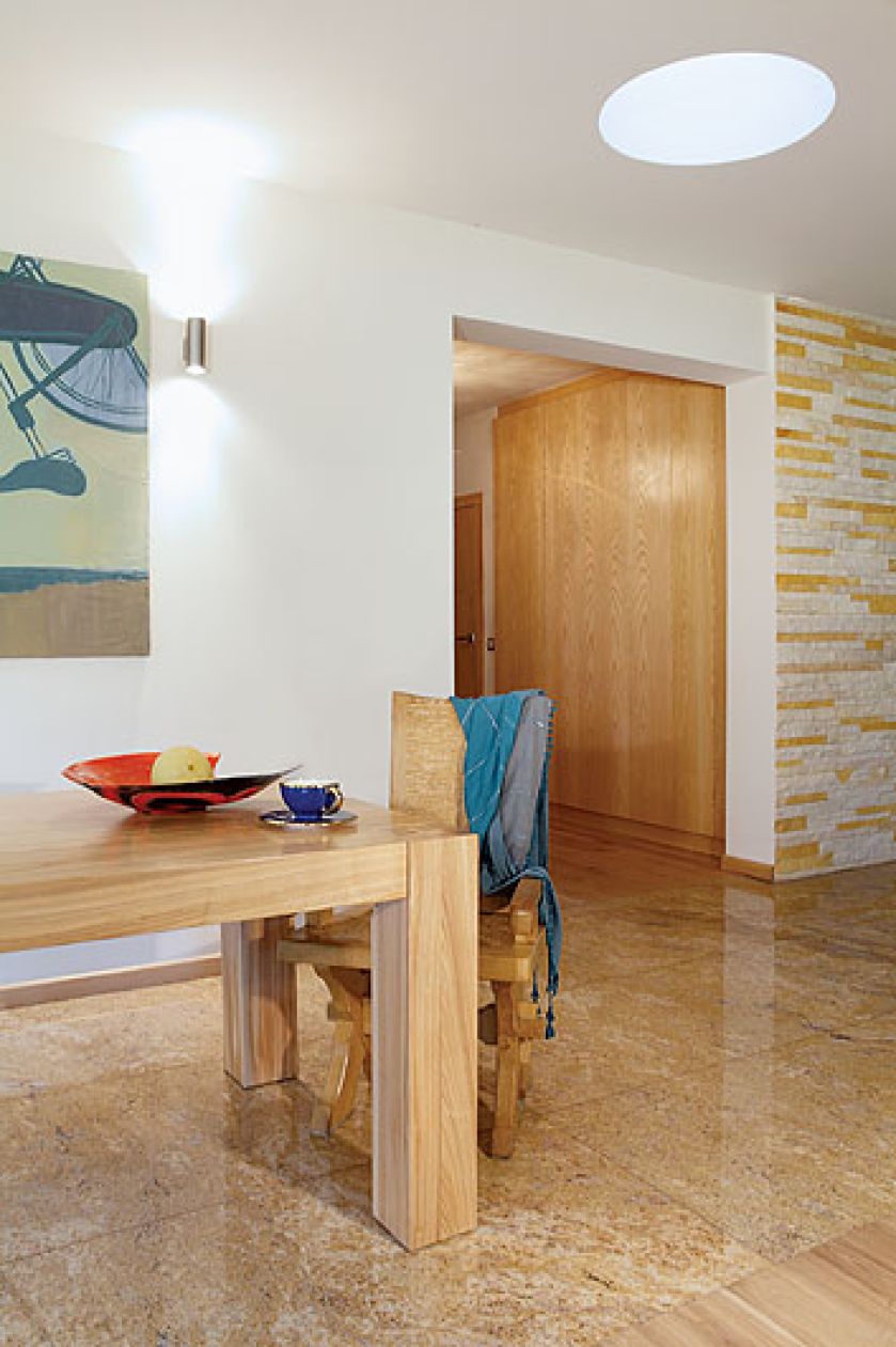 Wnętrze ponadczasowe, nienawiązujące do żadnego konkretnego stylu. Dla miłośników drewna.