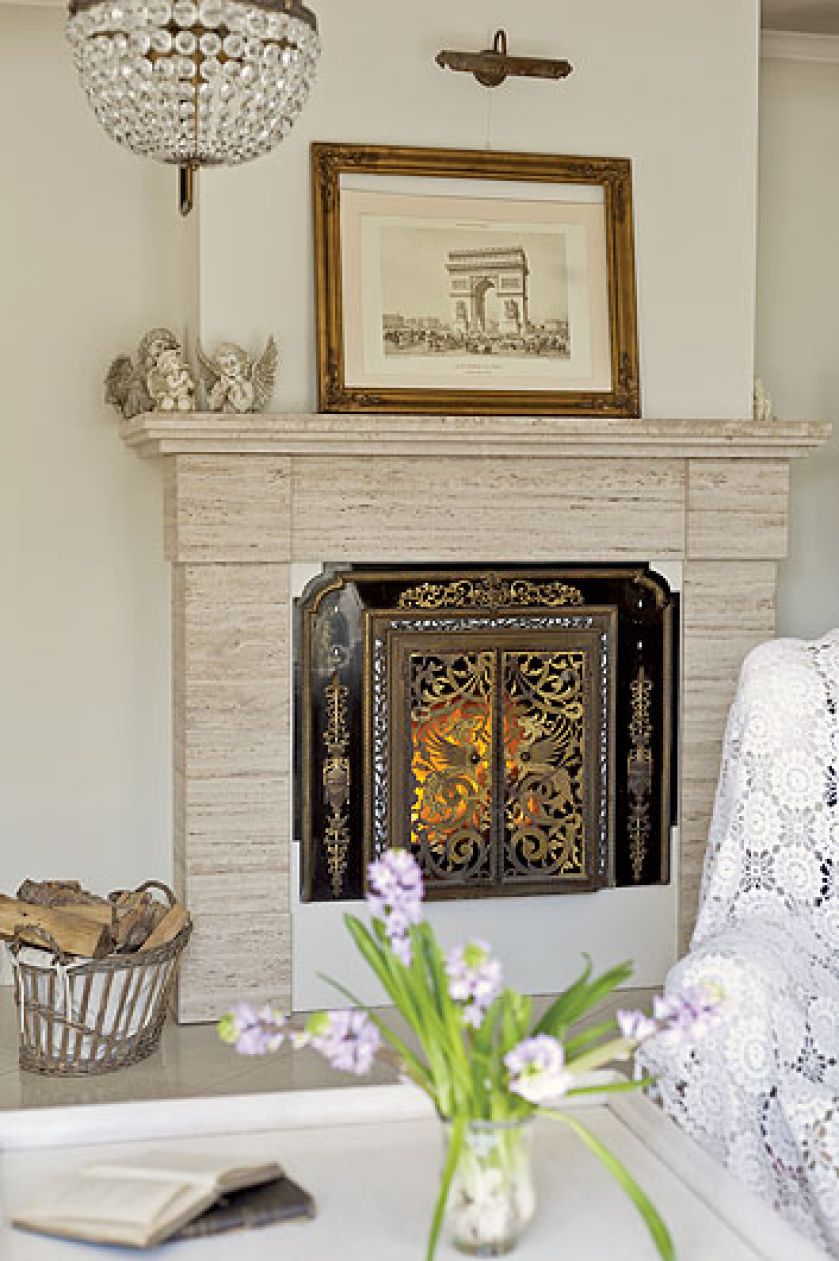 XVIII-wieczny kominek z carskiej Rosji.