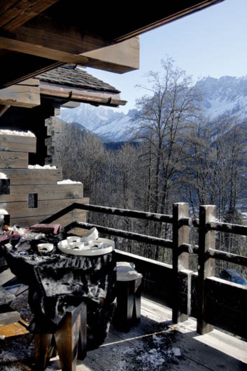 Z tego tarasu roztacza się najpiękniejszy widok w całej okolicy. Wprost na Mont Blanc.