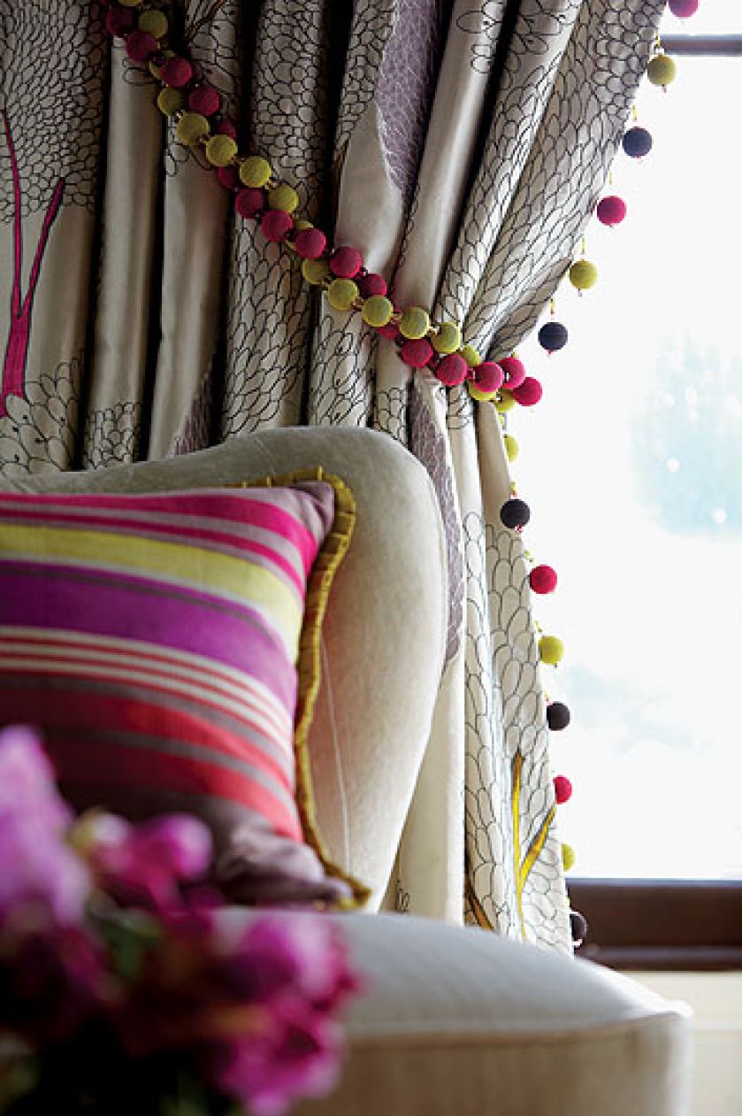 Zasłona Silhouette firmy Harlequin kosztuje 579 zł za metr, pasmanterie od 193 zł za metr. IMPRESJE HOME COLLECTION