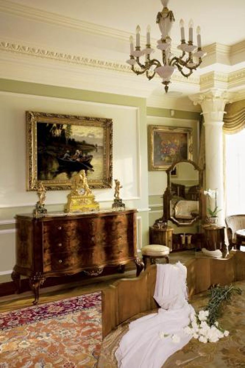 Zdobiona komoda. Włoska willa pod Bielskiem