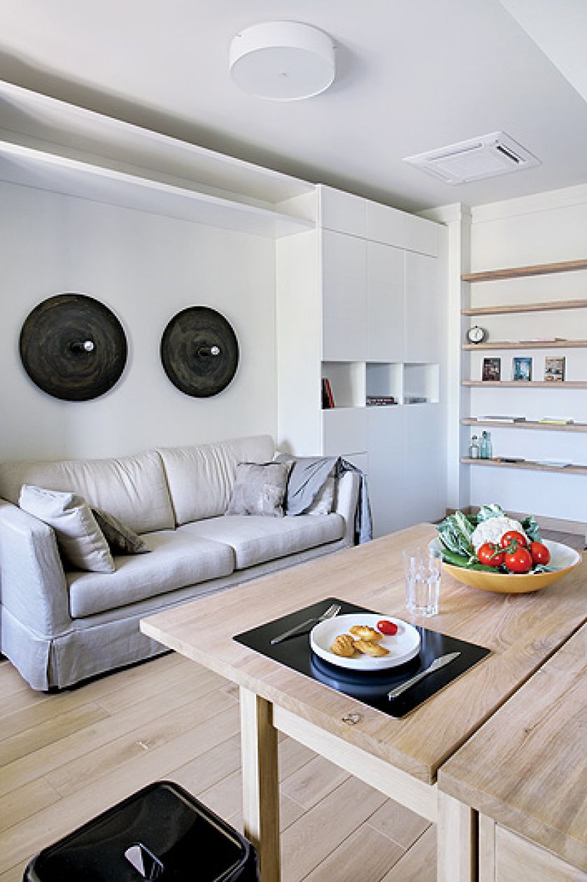 Znalazło się tu miejsce na kanapę. Tradycja z nowoczesnymi elementami