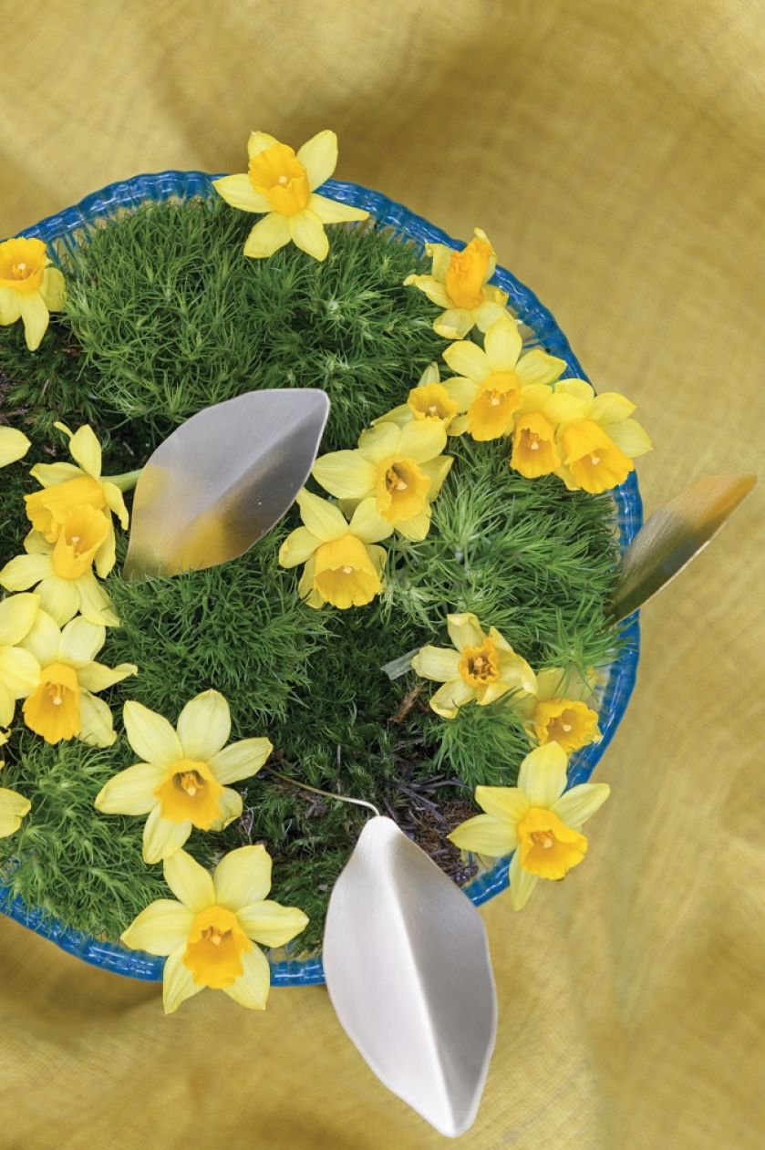 nakrycie stołu wielkanocnego na żółto