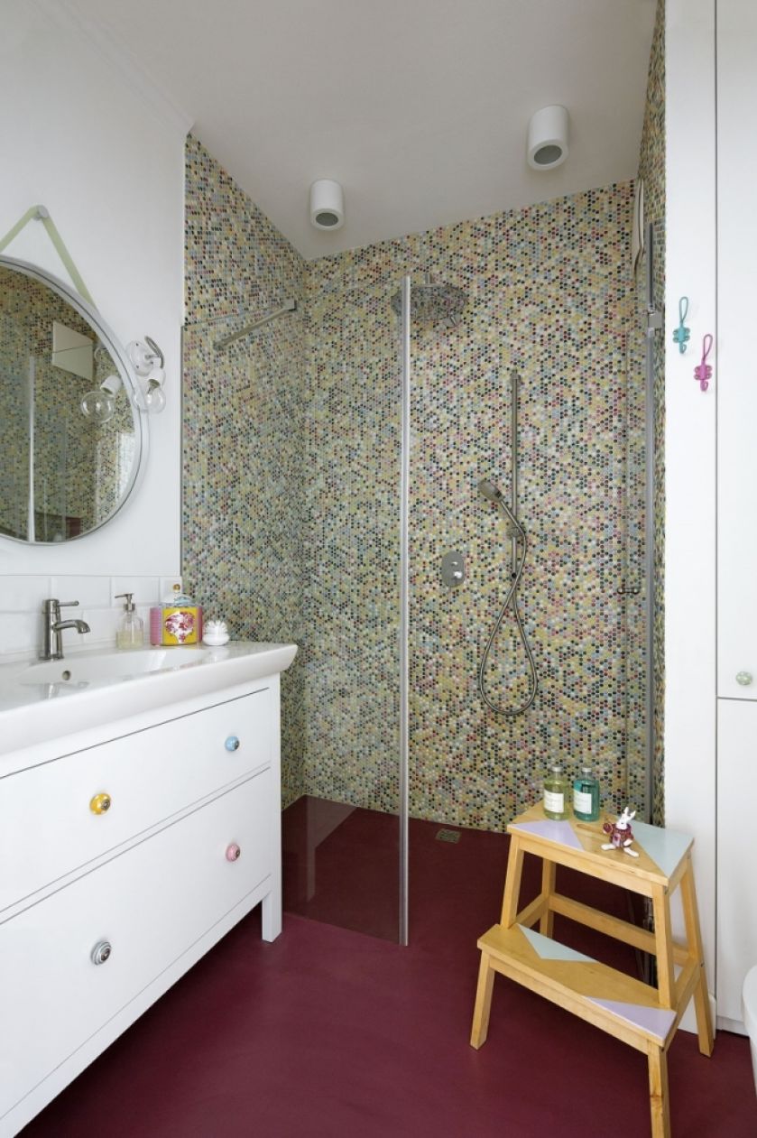 mała łazienka z prysznicem