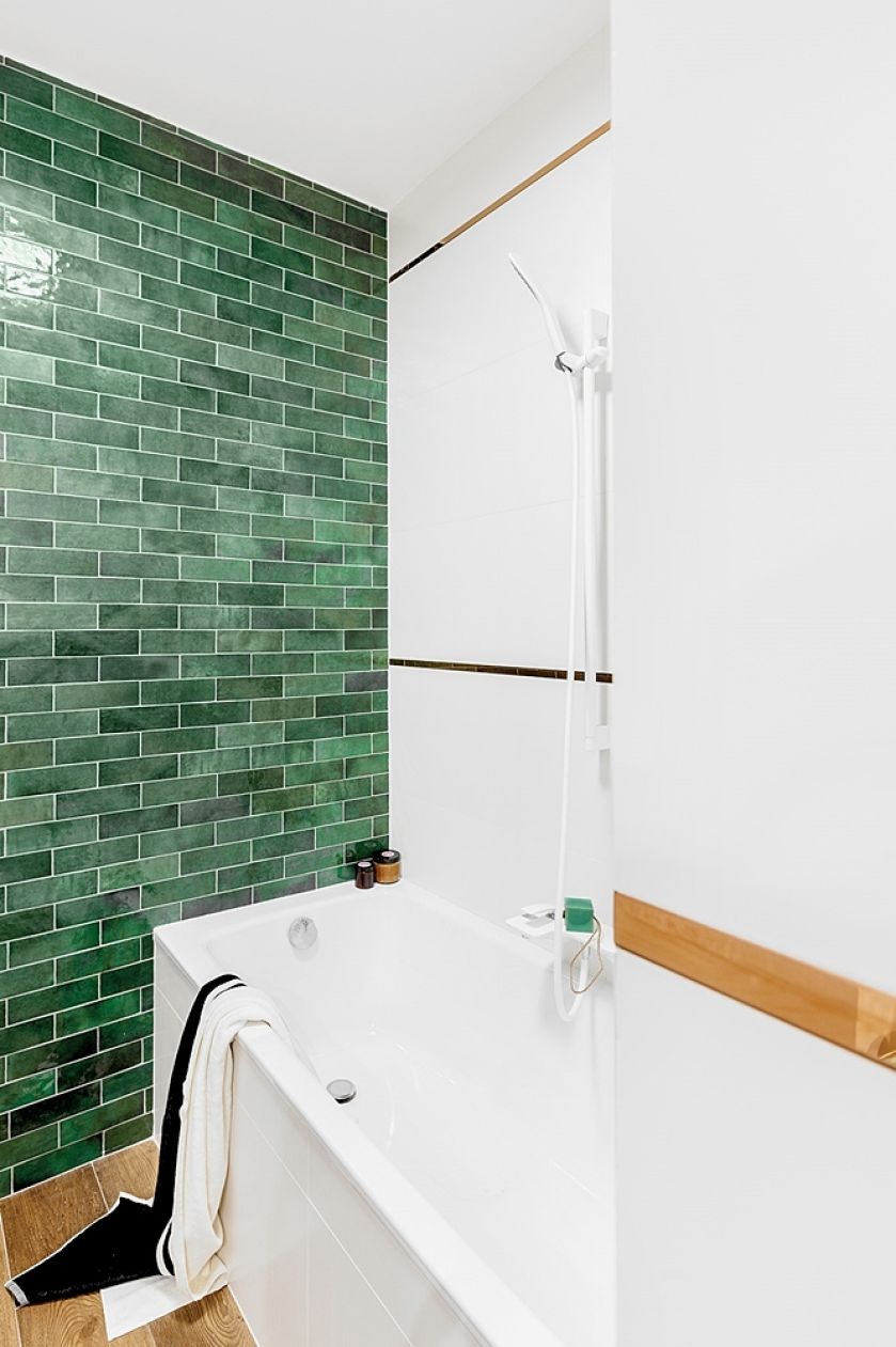 mała łazienka z wanną