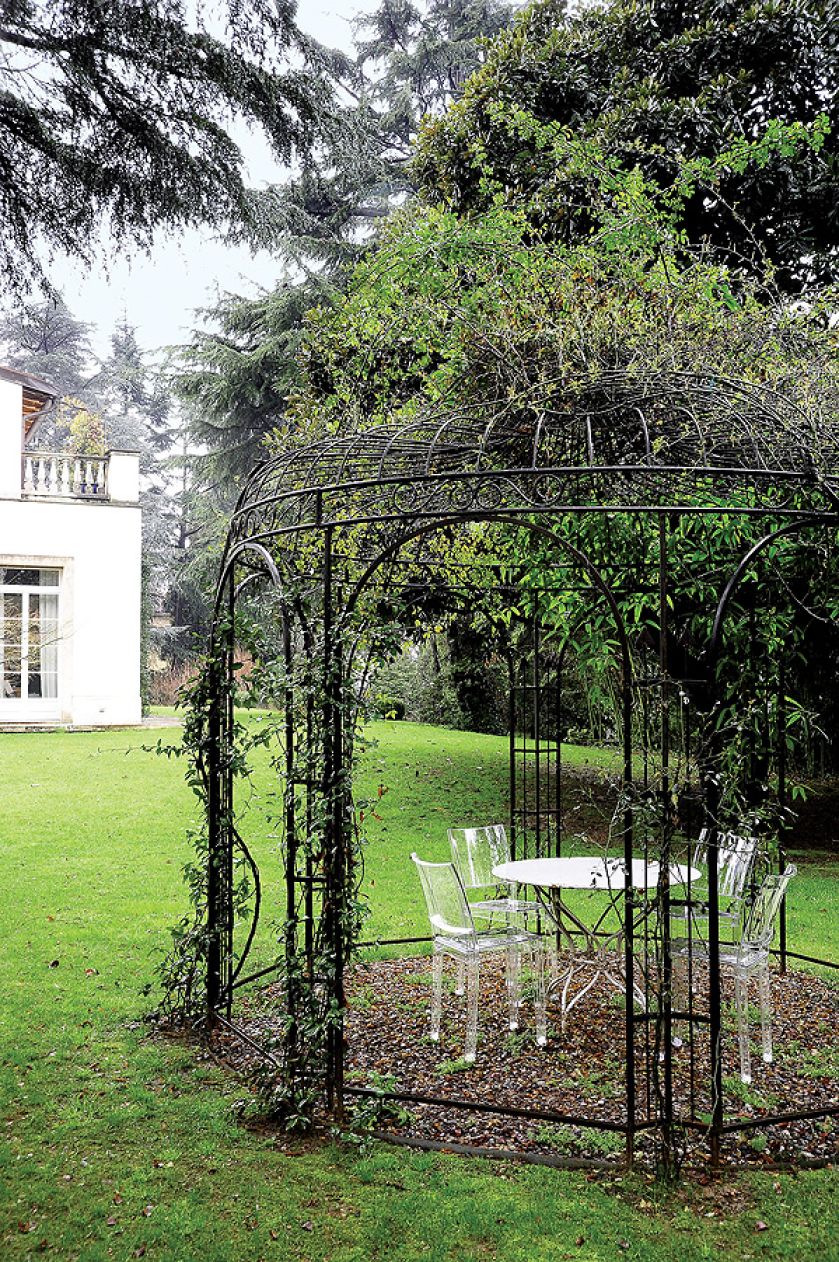 La Marie to pierwsze krzesła na świecie, które są całkowicie przezroczyste, ale mogą być też delikatnie