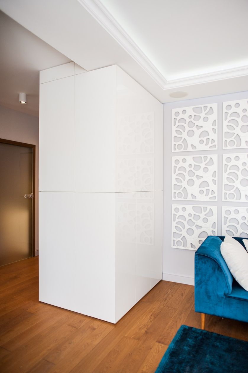 Nowoczesność łączy się z lekką klasyką. Zestawione tu zostały różne materiały i faktury.