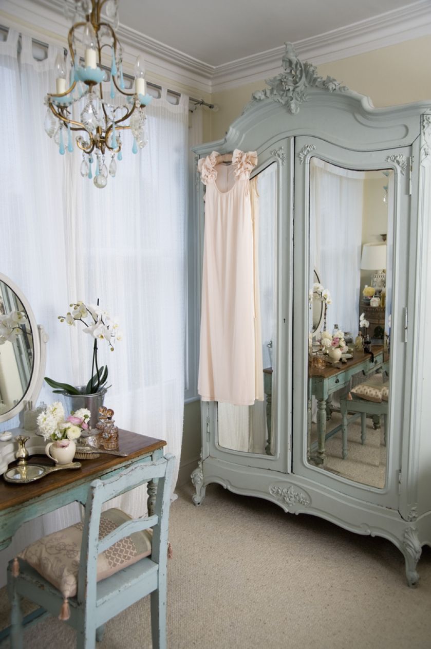 Romantycznie i z klasą. Idealny typ do wnętrz w stylu vintage, prowansalskim czy shabby chic.
