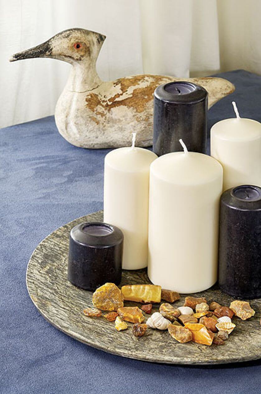 Bursztyny zbierane podczas kopania zatoki.