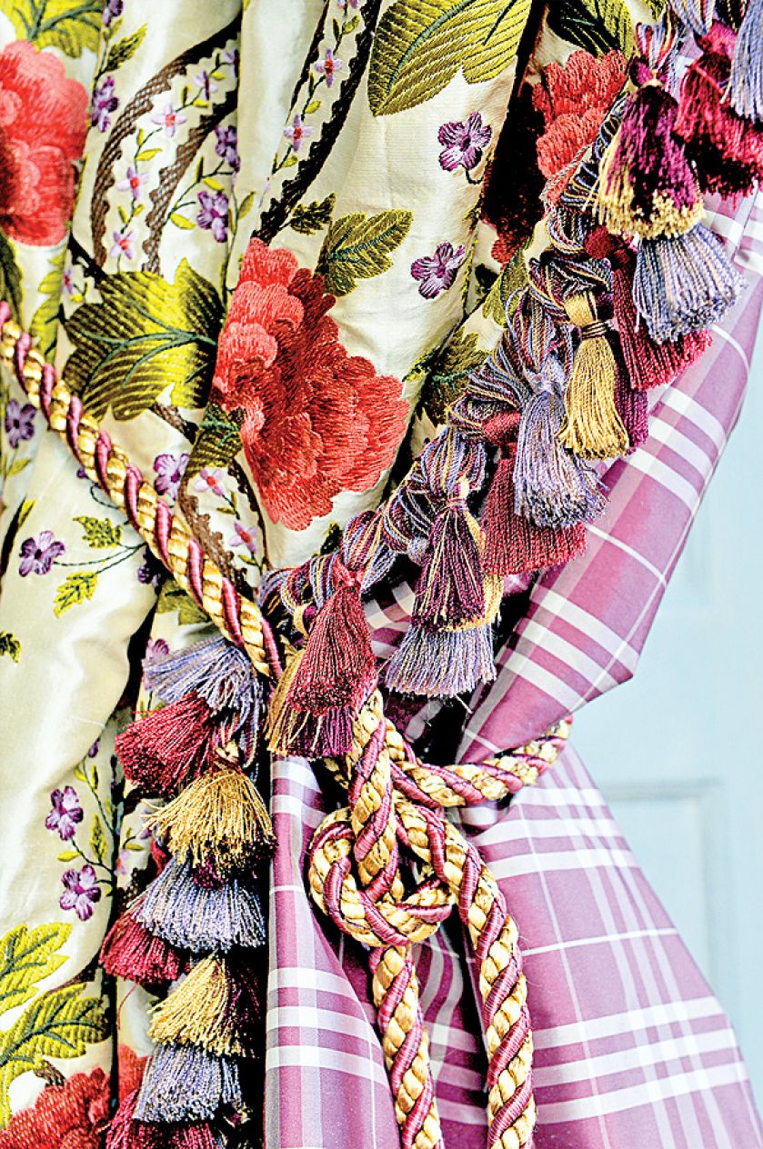 Eksplozja kolorowych frędzelków i zdobny sznur, PIERRE FREY