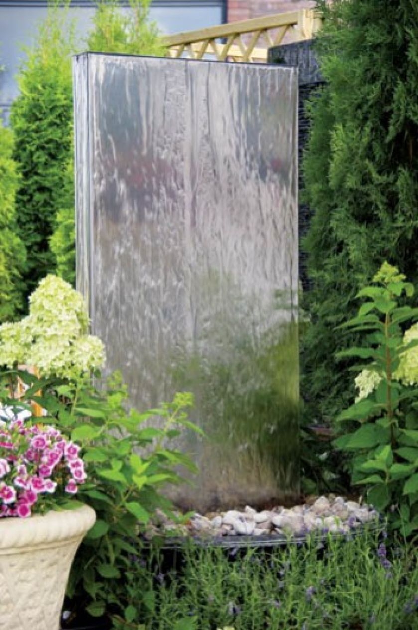 Fontanna Lustro w formie stalowego podświetlanego ekranu - 1280 zł netto. CHRONOS