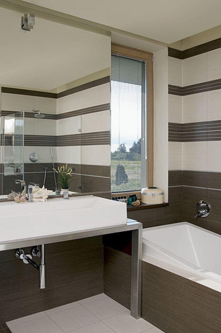 Kontrastowe zestawienie kafli. Dom podróżników