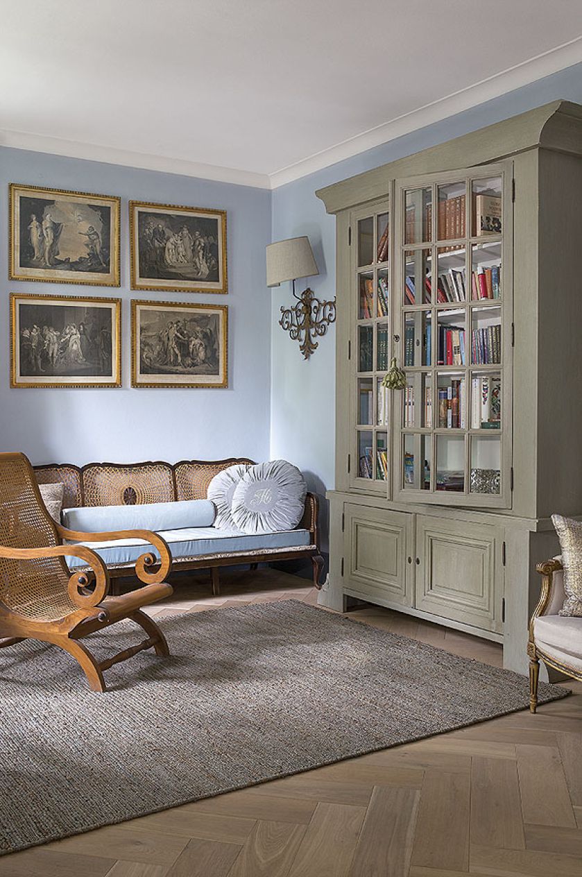 Marek Mikołajonek, specjalista od renowacji starych mebli, zrobił stoły do jadalni oraz salonu, odnowił starą