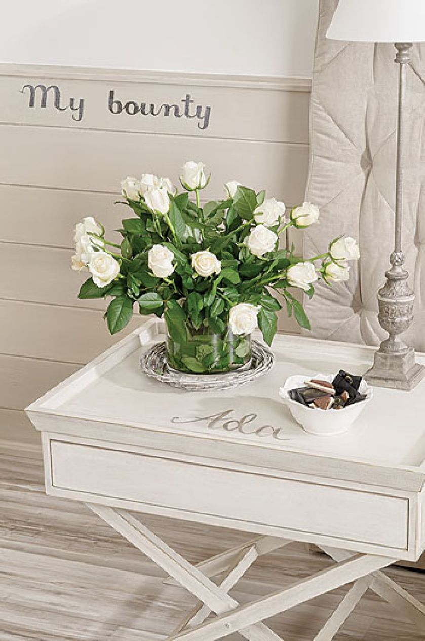 Pomysł na dom zrodził się podczas wakacji nad morzem. Jest spokojny, w kolorach piasku, z