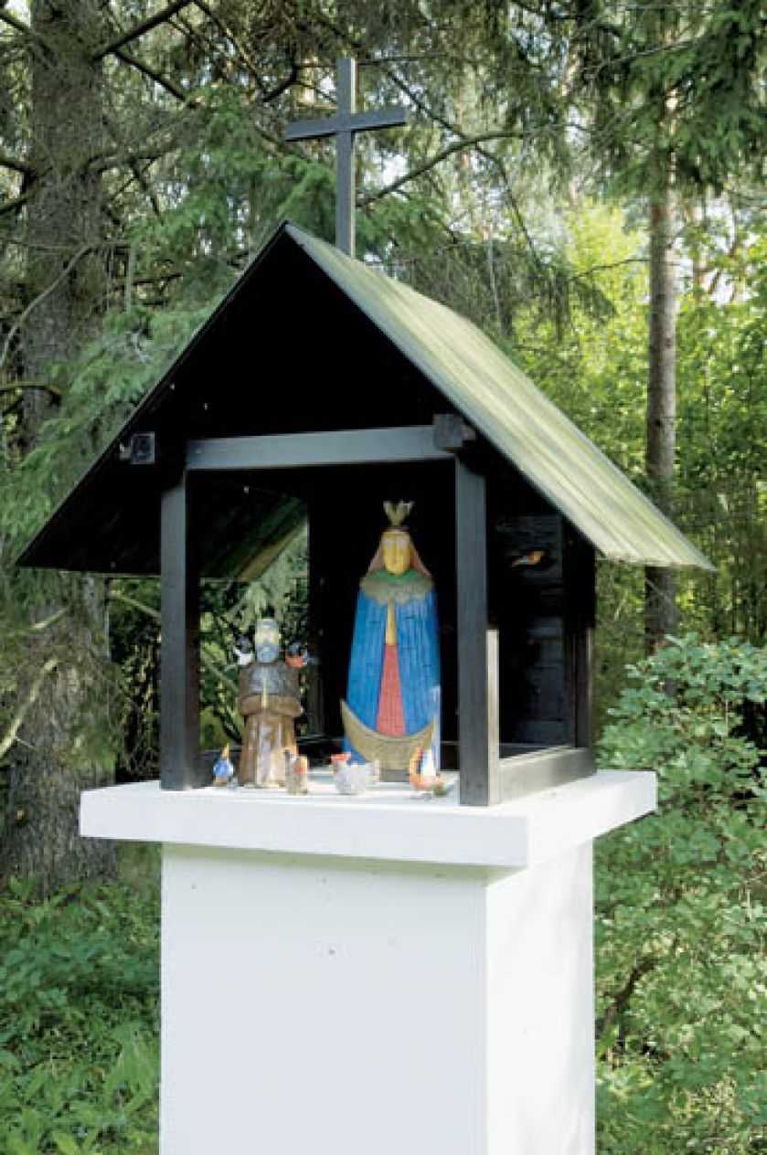 Święty Franciszek dostał nowe szaty i świeże zadaszenie.