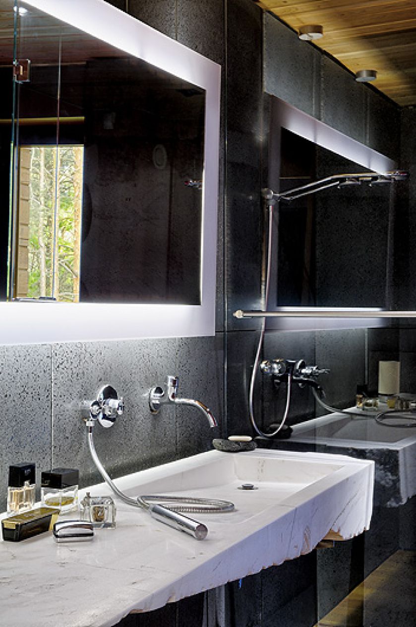 Umywalka zrobiona z marmurowego odpadu .