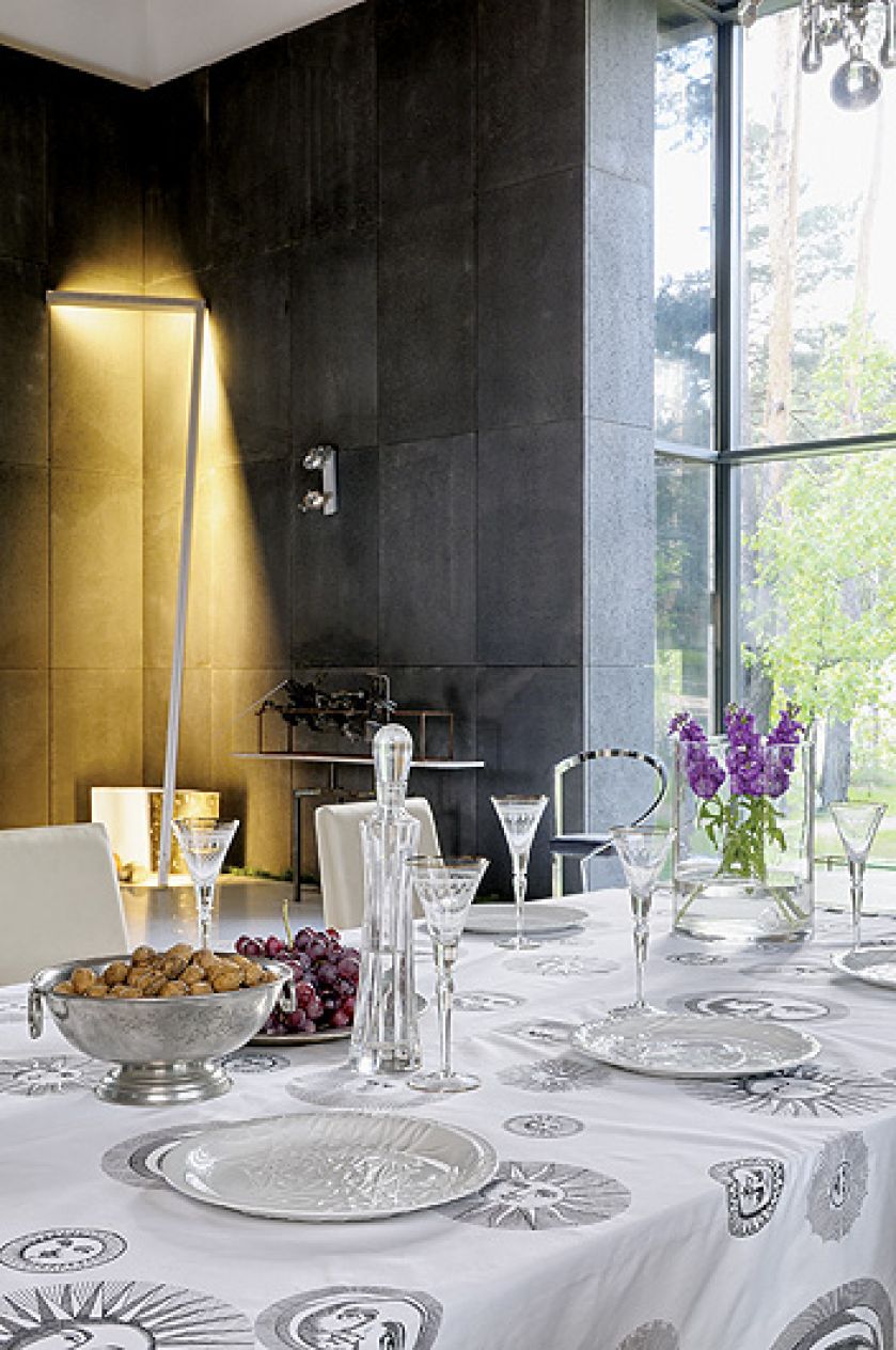 W tym domu wszystko jest inaczej: ściany są na podłodze, a podłoga na ścianach.