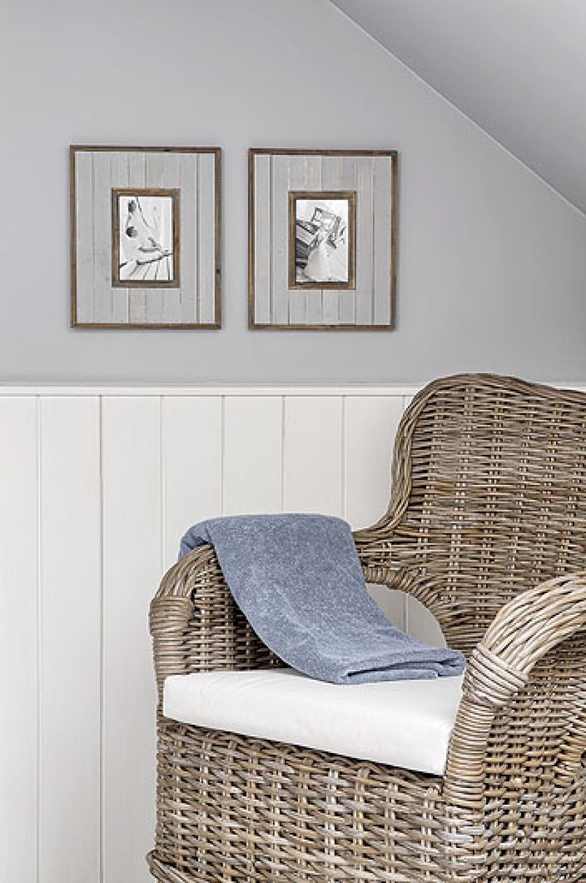 Wiklinowe fotele dodają przytulności i naturalności.