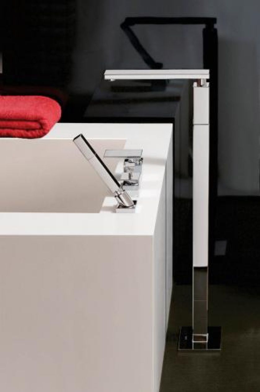 Armatura Solar do zamontowania przy wannie. GRAFF