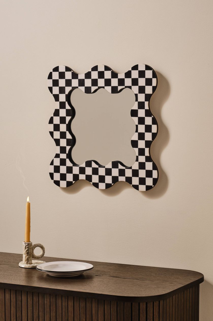 lustro z ramą w kratkę