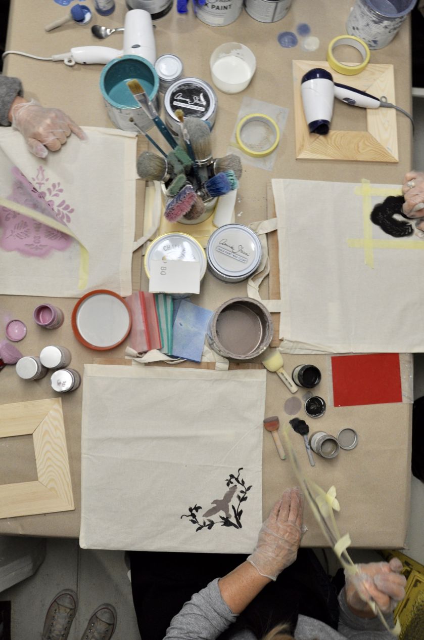 Czytelniczki Werandy na warsztatach malowania