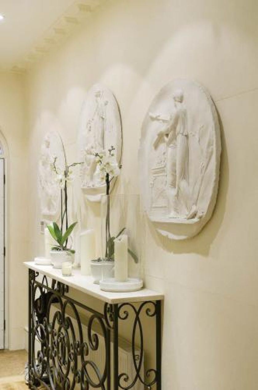 Wykończenie też jest ważne. W eleganckim domu trzeba zadbć o ładne zamaskowanie kaloryferów. Tutaj posłużyła