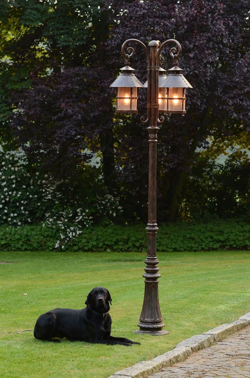 Latarnia firmy Robers. Ręcznie kute lampy do ogrodu