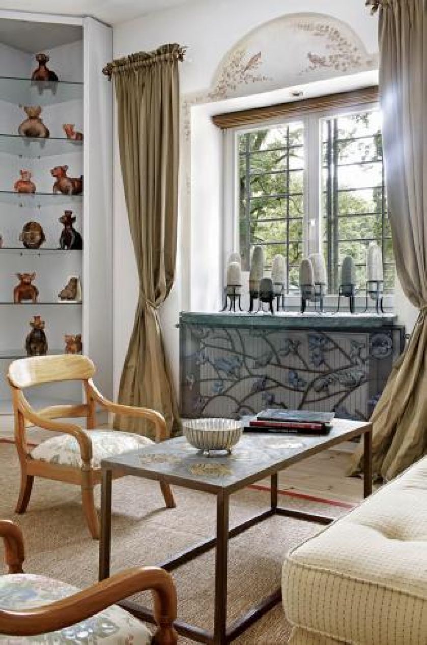 Kamienne części żaren, którymi kiedyś rozcierano ziarna kukurydzy, dziś, na stojakach, wyglądają jak kolekcja cennych