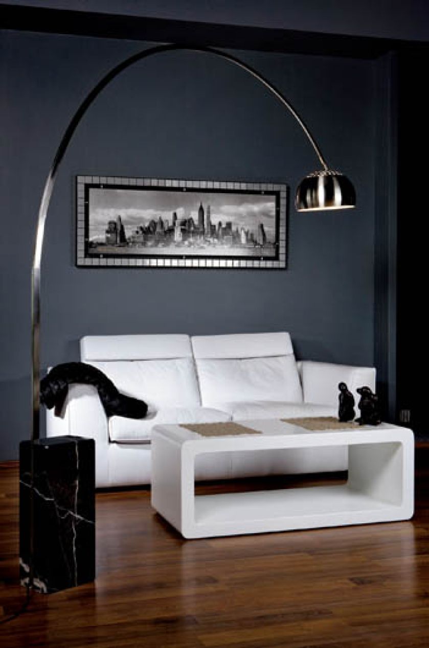 Konstrukcja z nierdzewnej stali i marmuru, wykończenia: satyna, nikiel oraz czerń, 907 zł. LUERROro