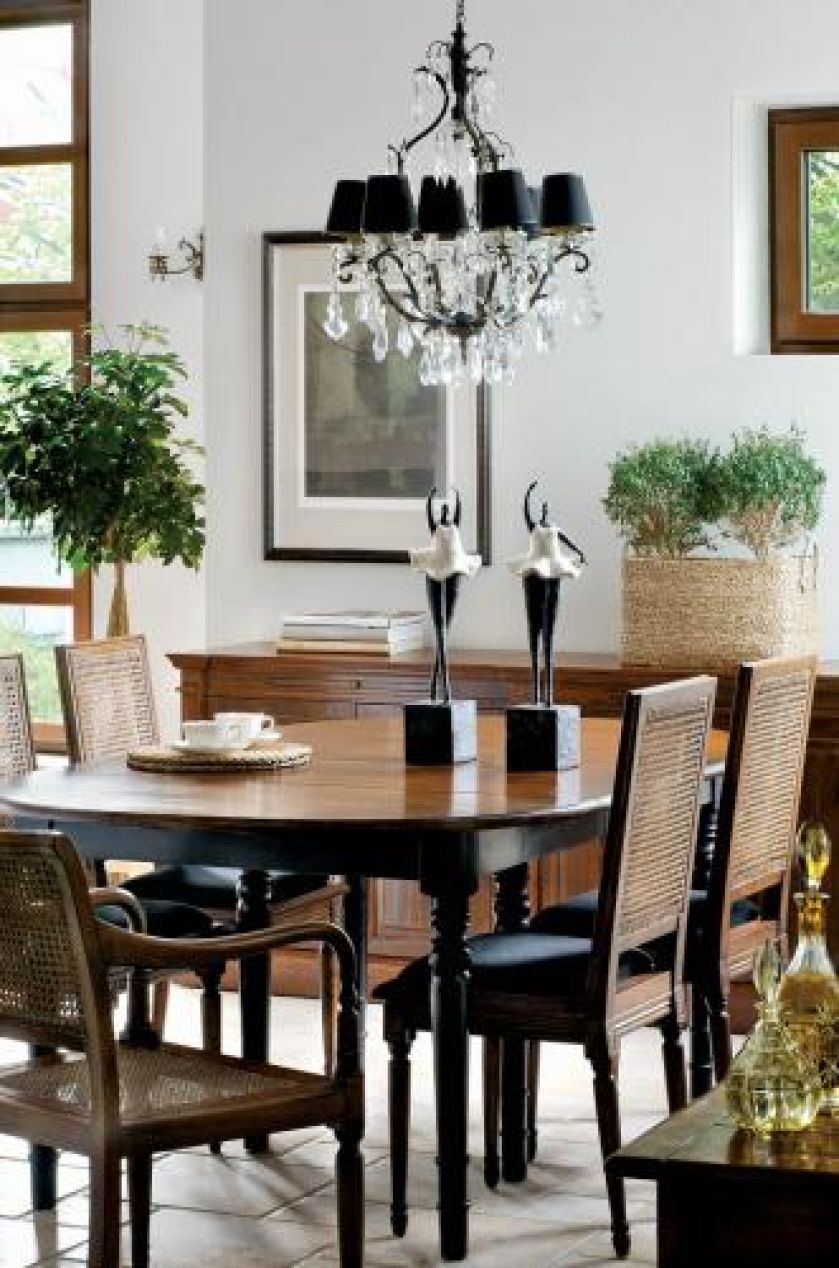 Żyrandol antyczny, kuty. Cena – 6150 zł. FABRYKA WNĘTRZ