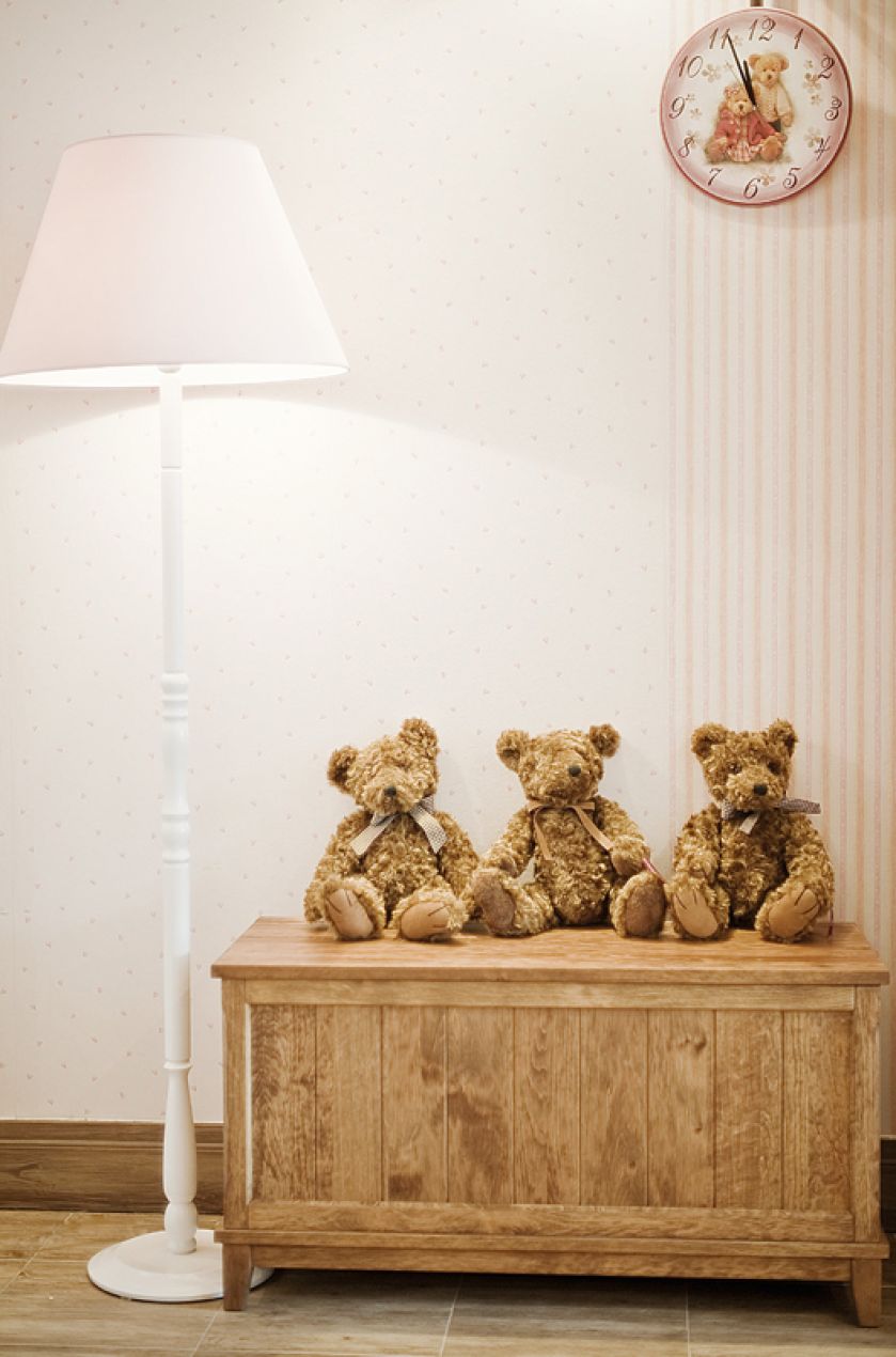 Z kolekcji Ceylon, idealna do przechowywania np. zabawek, pościeli. Do kupienia w sklepie KONIK NA BIEGUNACH - studio mebli