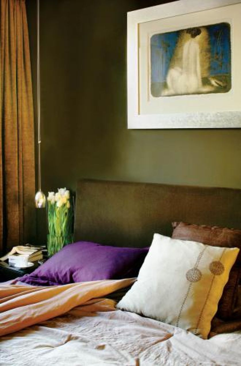 Gospodarze najchętniej kupują obrazy w galerii Katarzyny Napiórkowskiej. Nad łóżkiem wisi Akt Sergieja