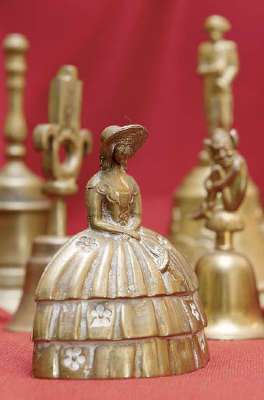 Historia stroju, Anglia. Dzwonek z kolekcji Marii Przasnyskiej