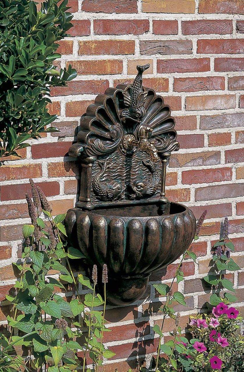 Fontanna firmy Robers. Ręcznie kute lampy do ogrodu