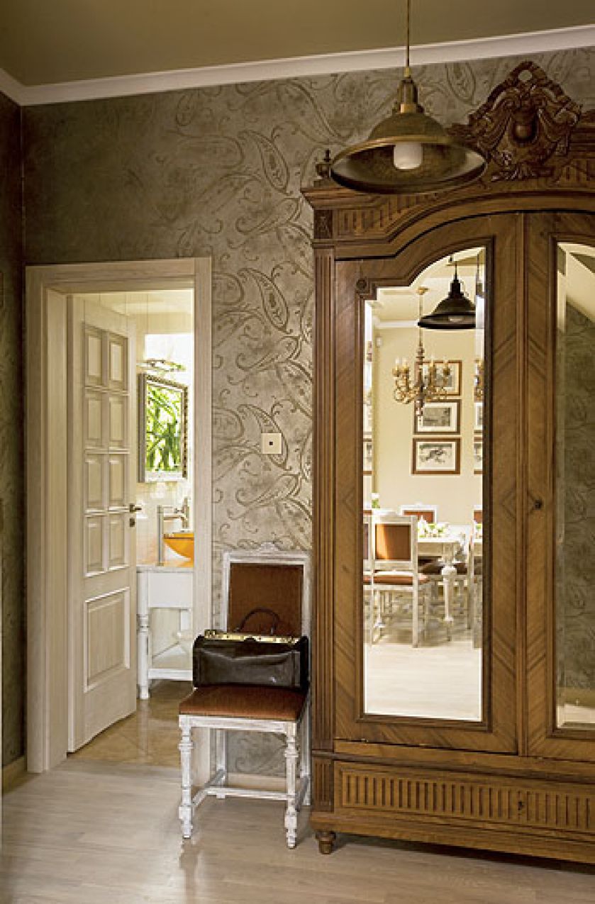 Te wnętrza urządziły pamiątki i kolekcje. Tłem dla nich miał być styl frnacuski.