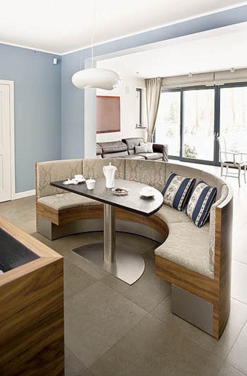 W tym domu rządzi duch modernizmu. Tylko w jadalni i łazience dla gości czuć mieszczańską przytulność.