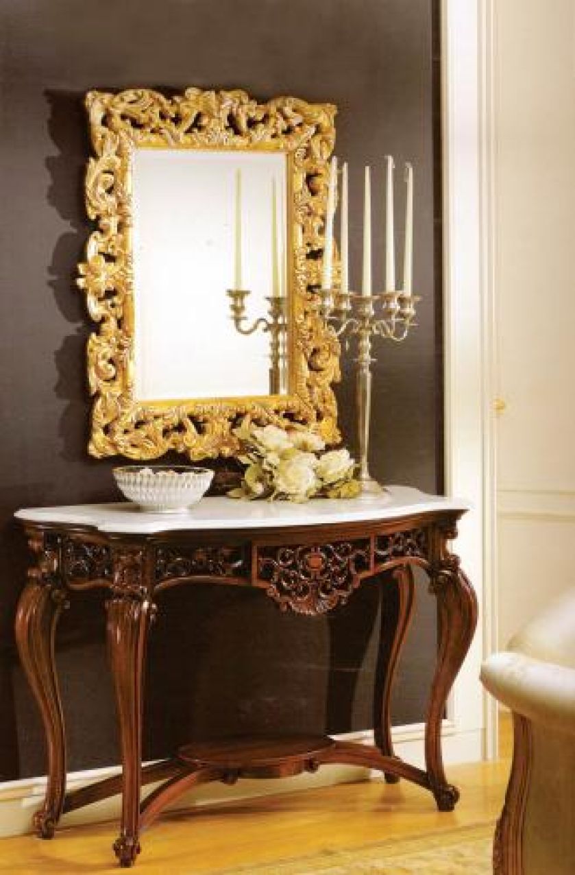 Kolekcja Boemia. Za konsolę z marmurowym blatem zapłacimy 7375 zł. Za złote lustro - 3500 zł. HEBAN