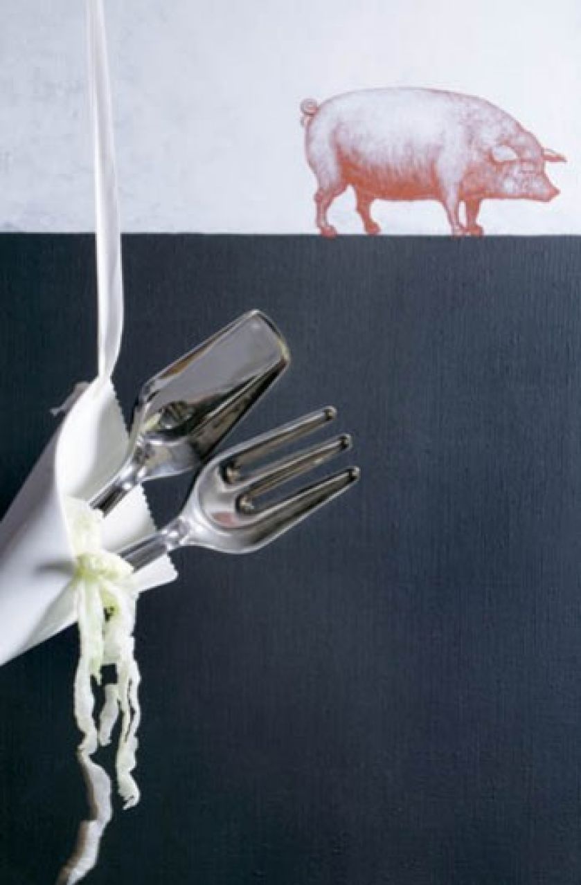 Zestaw do sałat Saladdition ze stali nierdzewnej. Cena - 205 zł. 3F STUDIO. Biały porcelanowy lejek od SELETTI.