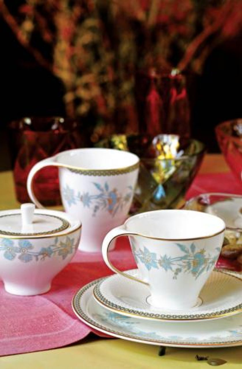Porcelana bone china z kolekcji Geraldine Blue. Serwis kawowy dla 6 osób - 1753 zł, filiżanka - 120 zł. T.I.E. ART GLAS PLUS