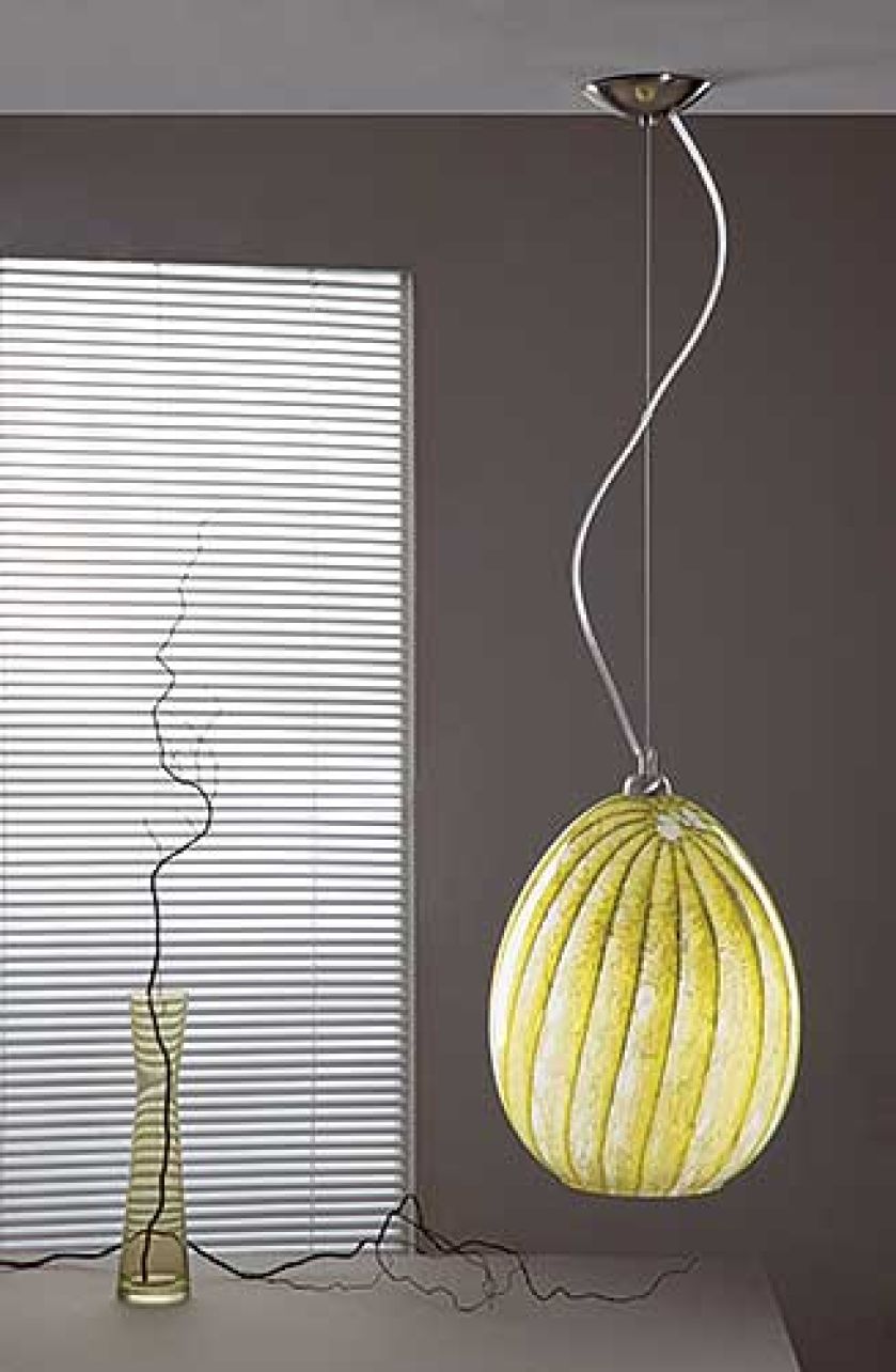 Żyrandol Plum Green to ręcznie obrabiane i zdobione szkło - kosztuje od 250 zł. FALKO