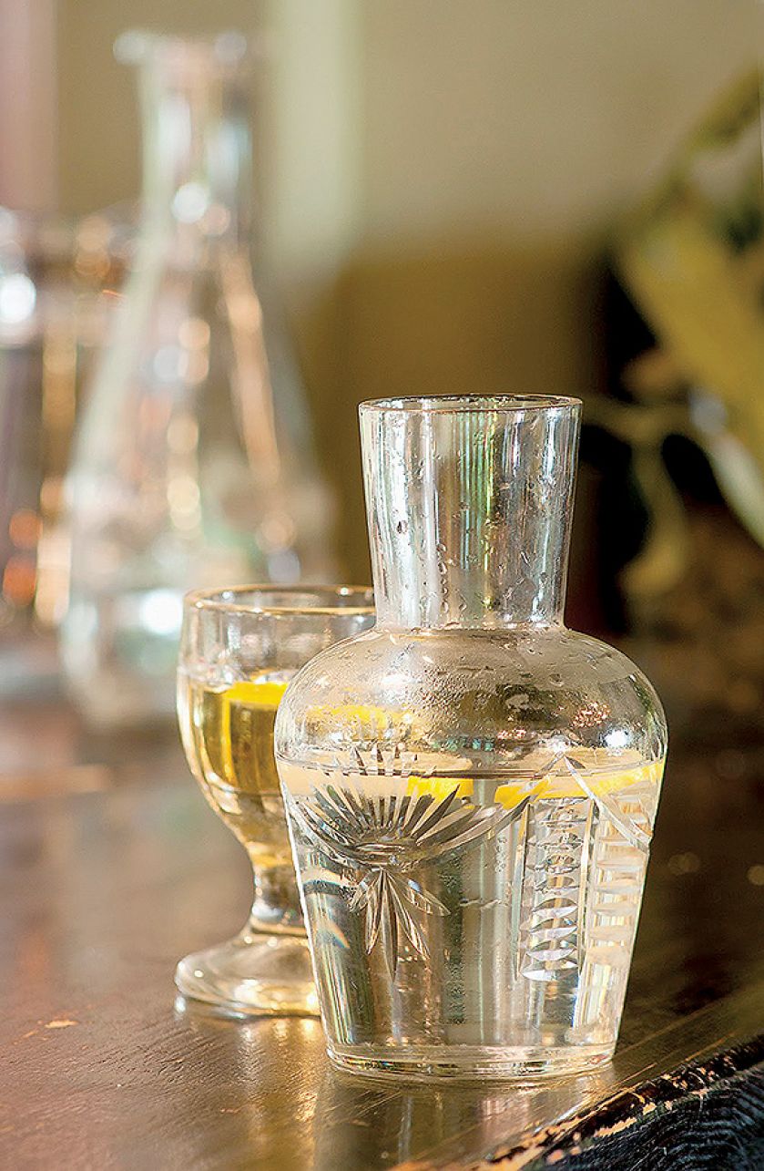 Ze szkła rytowanego. Do wódeczki