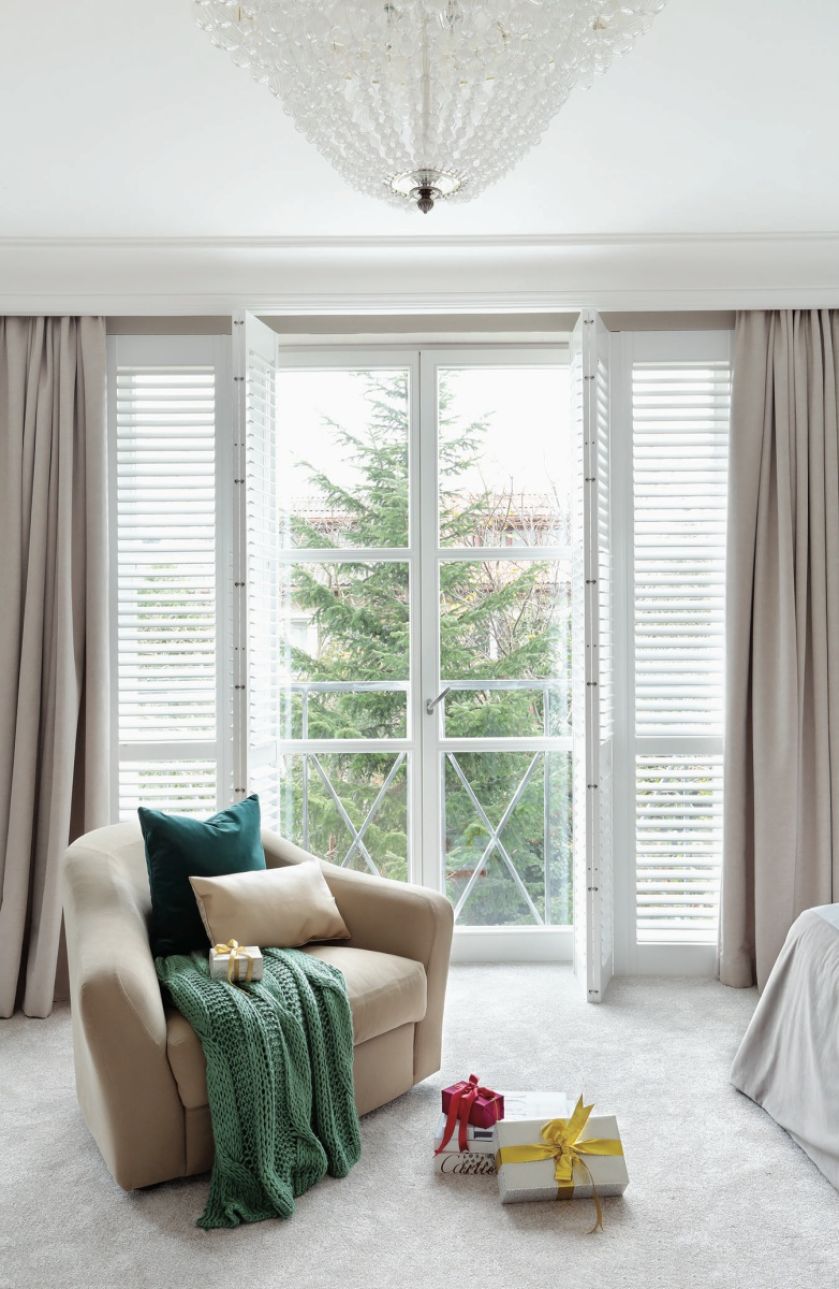 Białe wnętrza pełne świątecznych kolorów